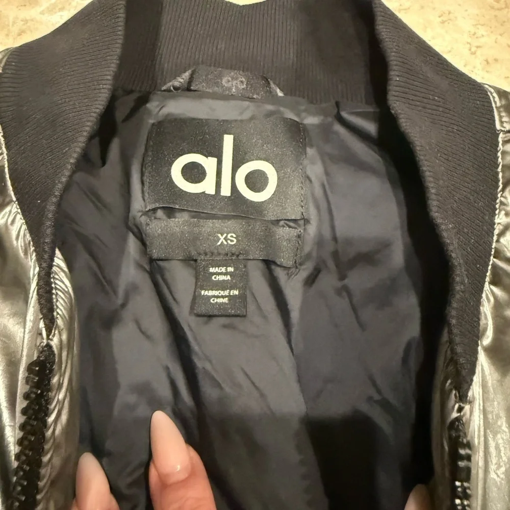 Retired Alo Yoga Metallic Cropped Break Line Bomber Jacket XS Silver Chrome NWT